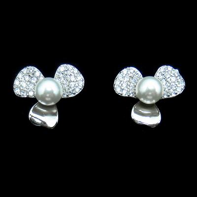 Silver Clover Shaped Pearl Ear Stubs