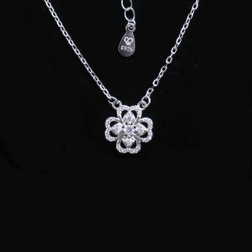 Silver Clover Shaped Zircon Necklace