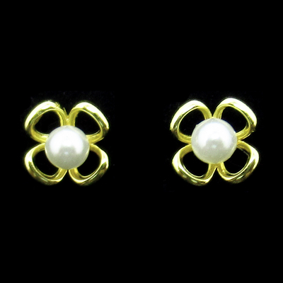 Silver Flower Shaped Pearl Ear Stubs
