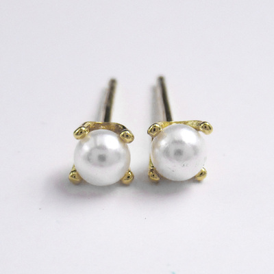 Silver Pearl Ear Stubs