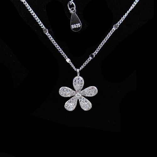 Sliver Flower Shaped Zircon Necklace
